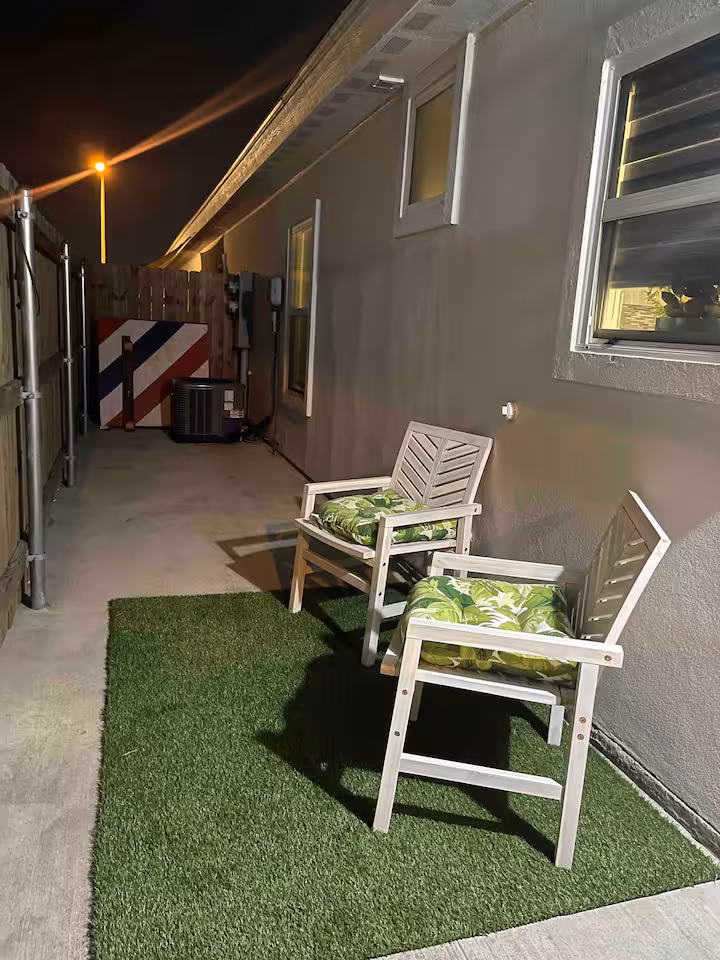 Airbnb Unit - Photo 8